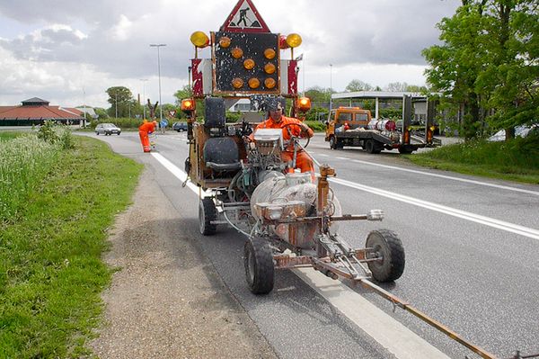 Pintura para marcación de carreteras de secado rápido