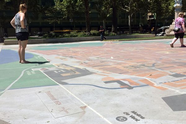 Aquí encontrará fotos de los momentos posteriores a su aplicación así como también el aspecto del propio mapa de la ciudad de Barcelona 3 años después.